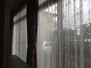 刺しゅうのあるレース