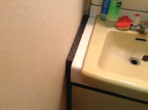 洗面化粧台のすき間解決