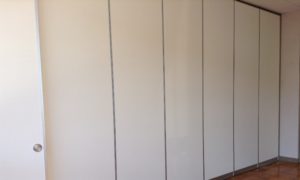 パーテーションの貼替え