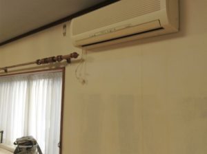 アクで変色した壁紙