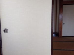 貼替えてキレイになったふすま