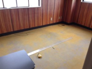 ボロボロになったカーペット