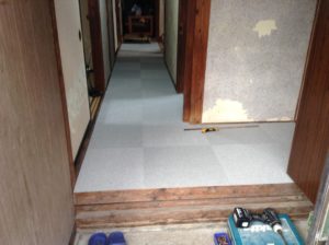 廊下の床板リフォーム工事