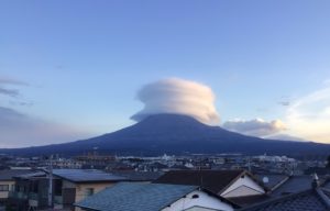 富士山に傘雲