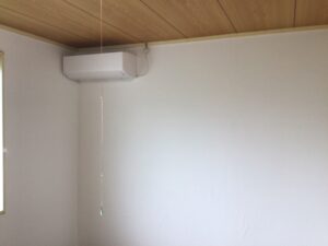 キレイになった部屋の壁紙