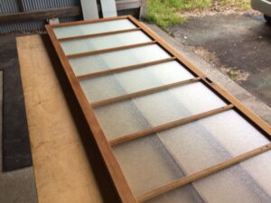 アクリワーロンに入れ替えたガラス戸